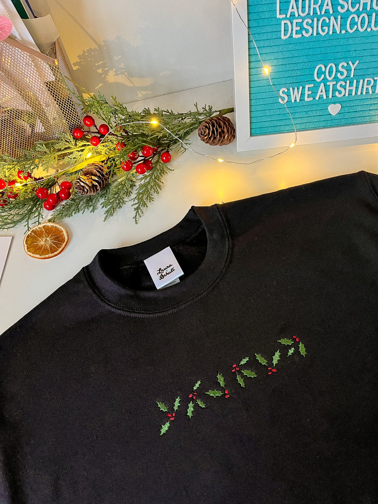 Sudadera navideña minimalista de acebo