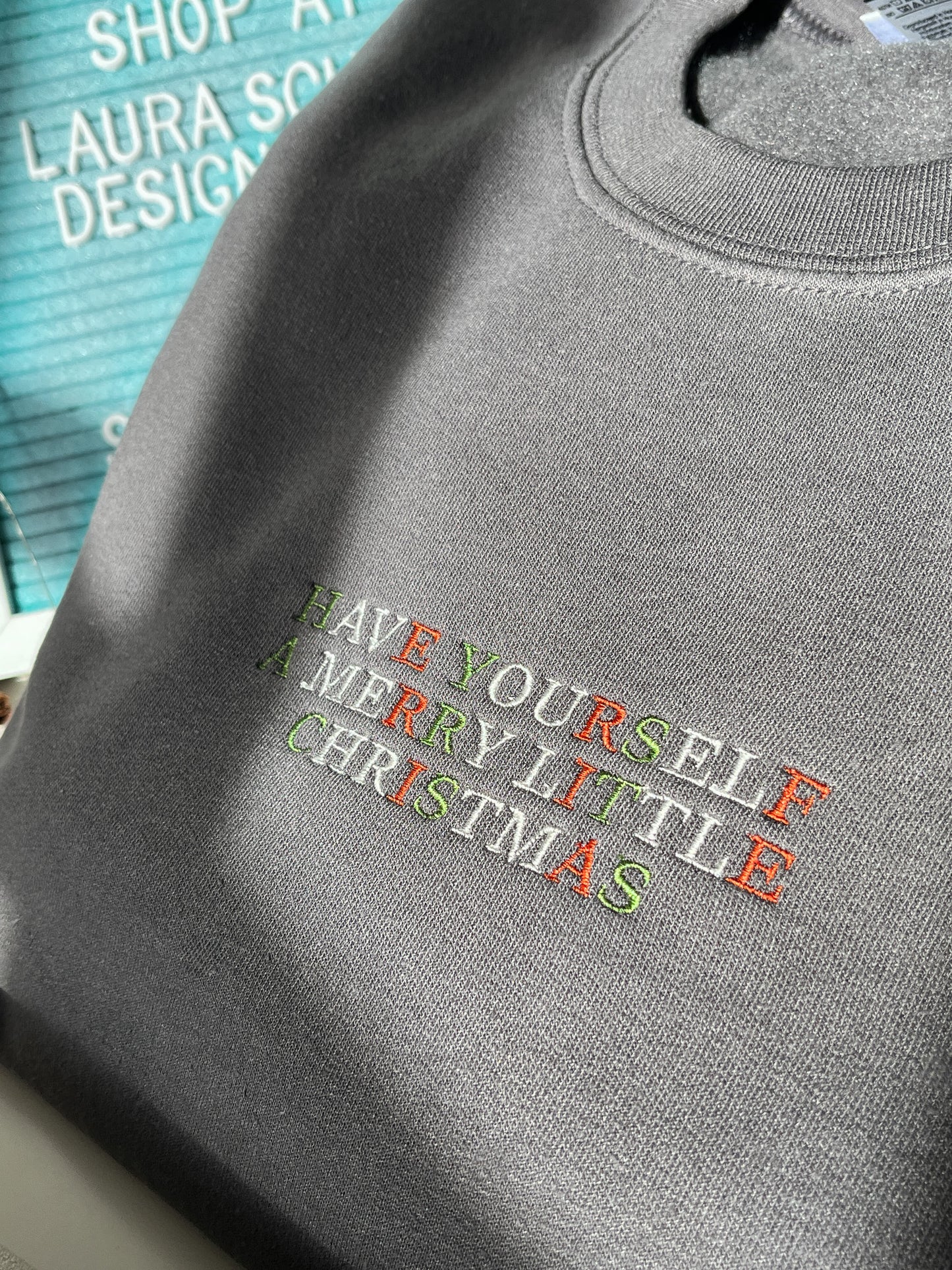 Ten una feliz sudadera navideña
